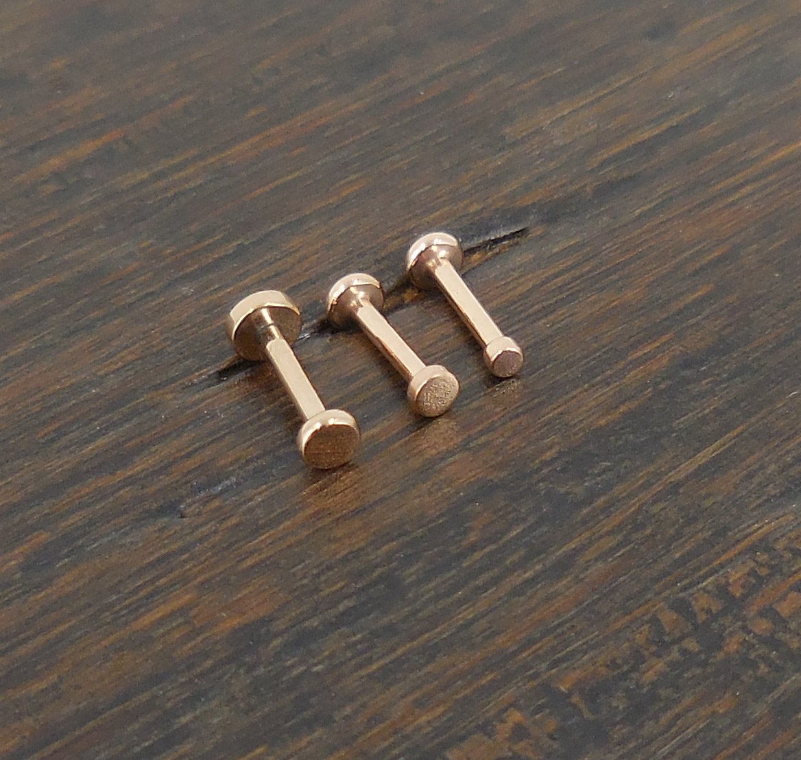 Small Flat Disc Circle Labret Stud 16G, 18G, 20G Flatback Threadless Tragus Helix Push Pin Earrings Cartilage Flat Back Gold Tone Nose Stud
