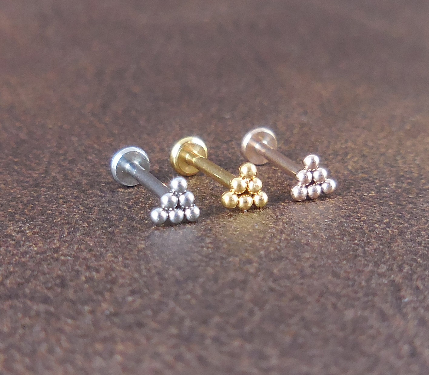 Small Triangle Cluster Labret Stud 16G, 18G, 20G Flatback Threadless Tragus Helix Push Pin Earrings Cartilage Flat Back Gold Tone Nose Stud