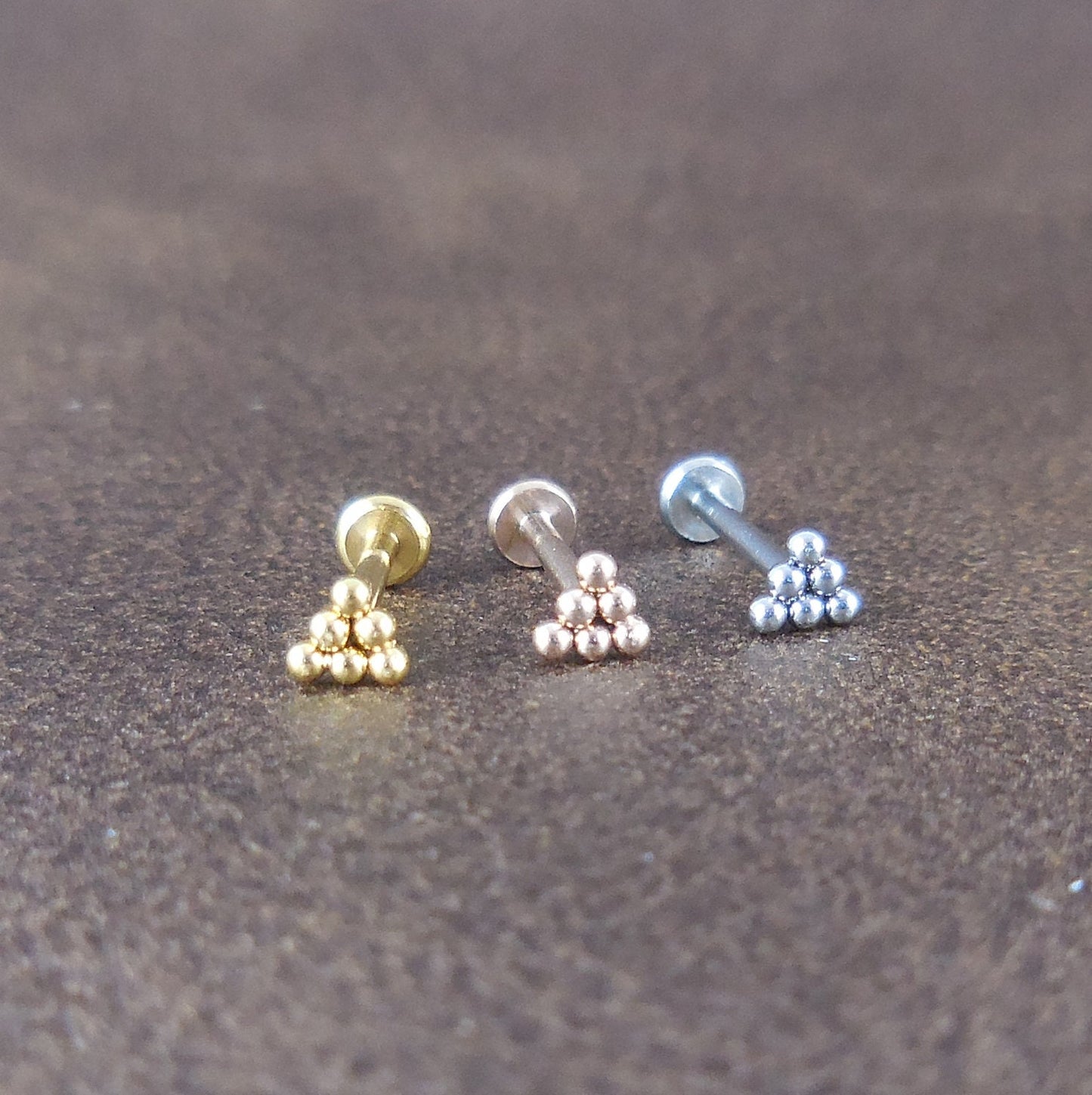 Small Triangle Cluster Labret Stud 16G, 18G, 20G Flatback Threadless Tragus Helix Push Pin Earrings Cartilage Flat Back Gold Tone Nose Stud
