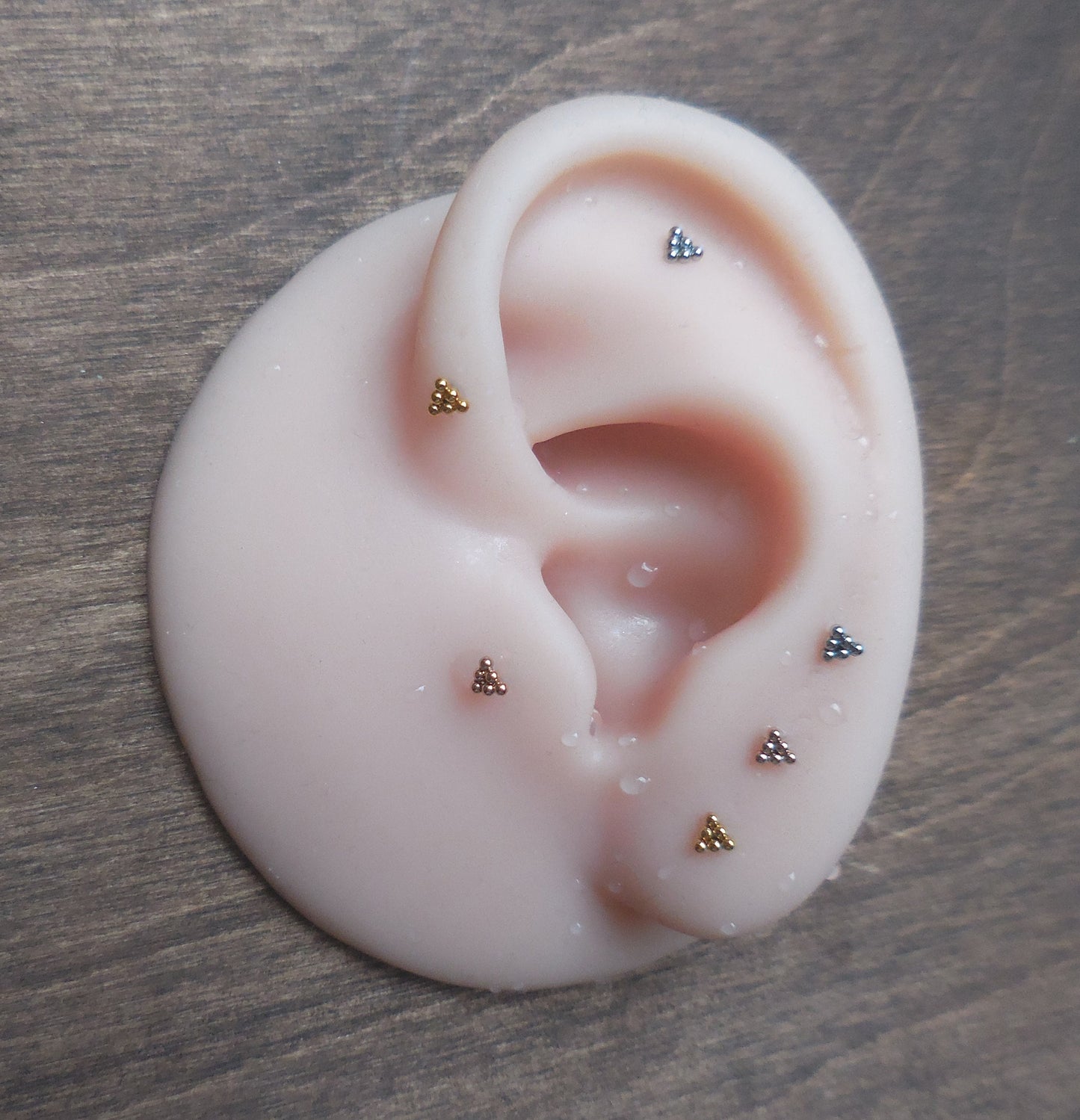 Small Triangle Cluster Labret Stud 16G, 18G, 20G Flatback Threadless Tragus Helix Push Pin Earrings Cartilage Flat Back Gold Tone Nose Stud