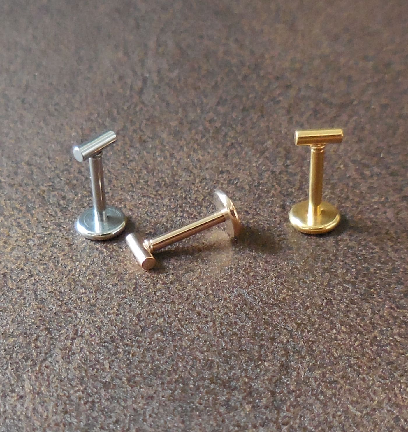 Small Straight Bar Labret Stud 16G, 18G, 20G Flatback Threadless Tragus Helix Push Pin Earrings Cartilage Flat Back Gold Tone Nose Stud