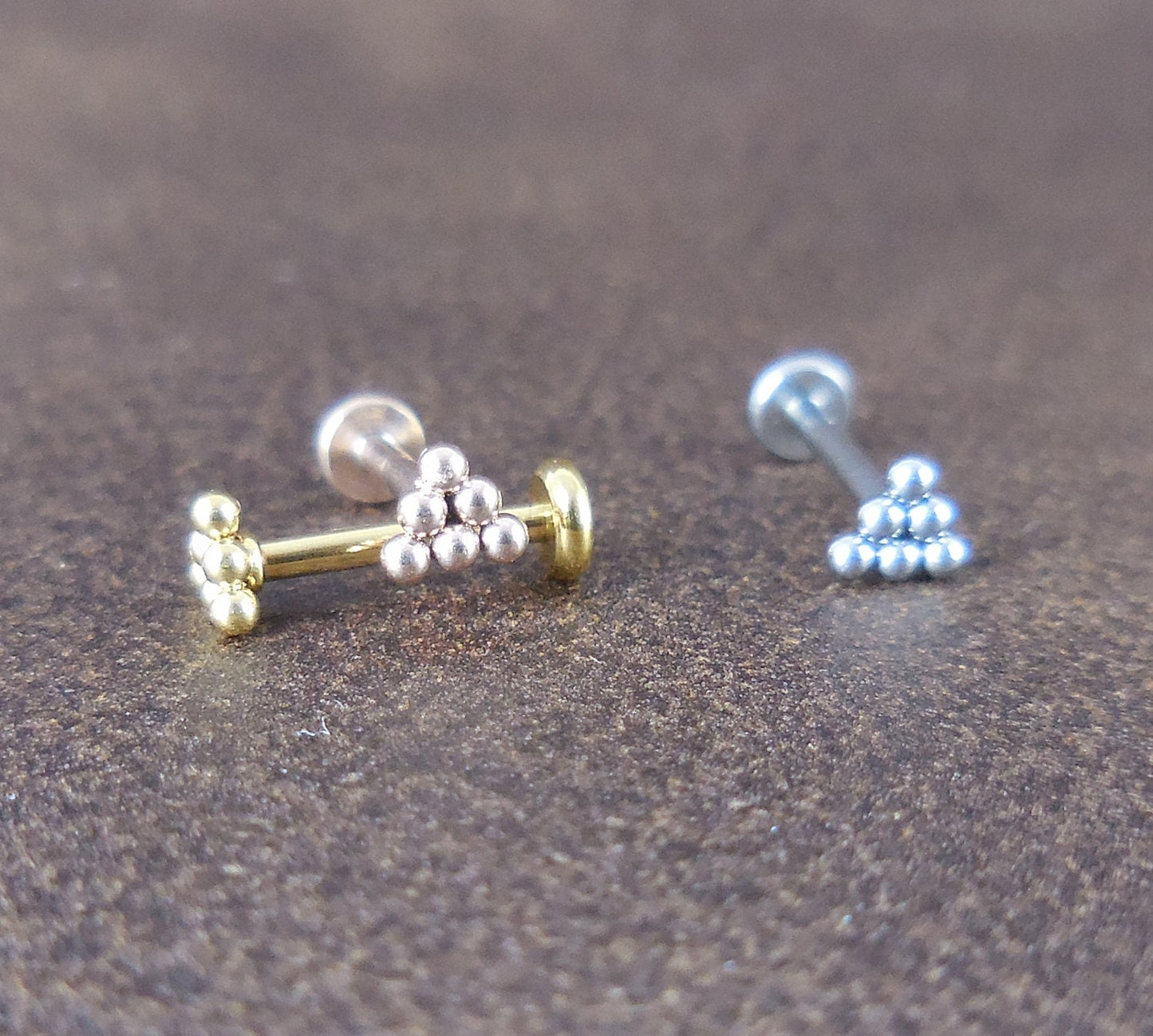 Small Triangle Cluster Labret Stud 16G, 18G, 20G Flatback Threadless Tragus Helix Push Pin Earrings Cartilage Flat Back Gold Tone Nose Stud