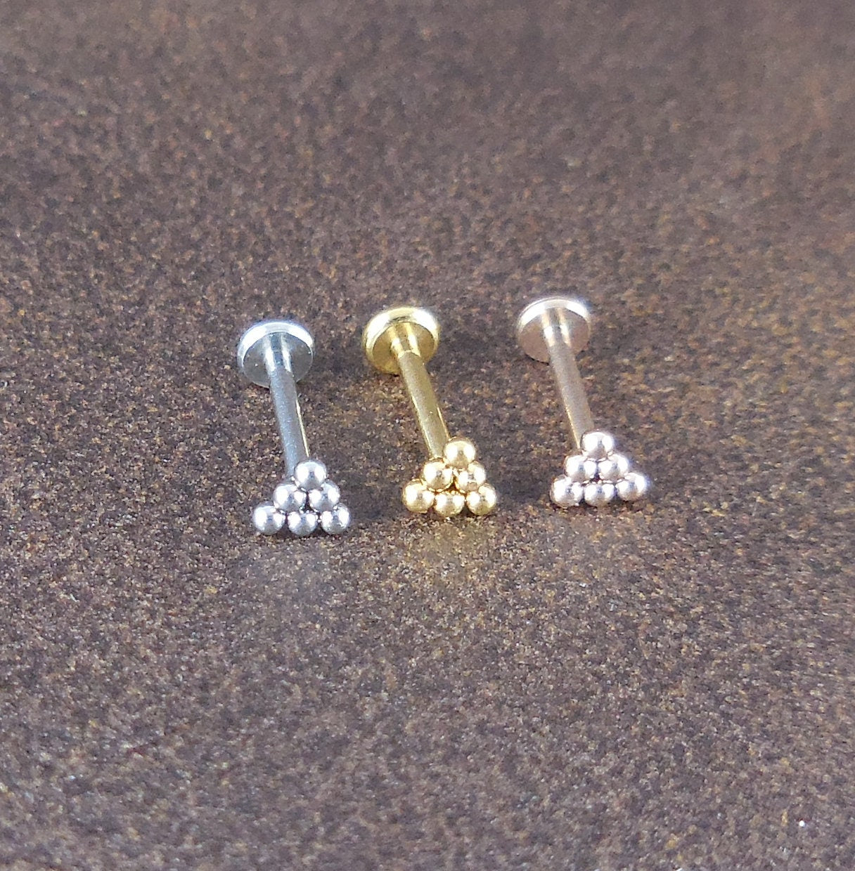 Small Triangle Cluster Labret Stud 16G, 18G, 20G Flatback Threadless Tragus Helix Push Pin Earrings Cartilage Flat Back Gold Tone Nose Stud