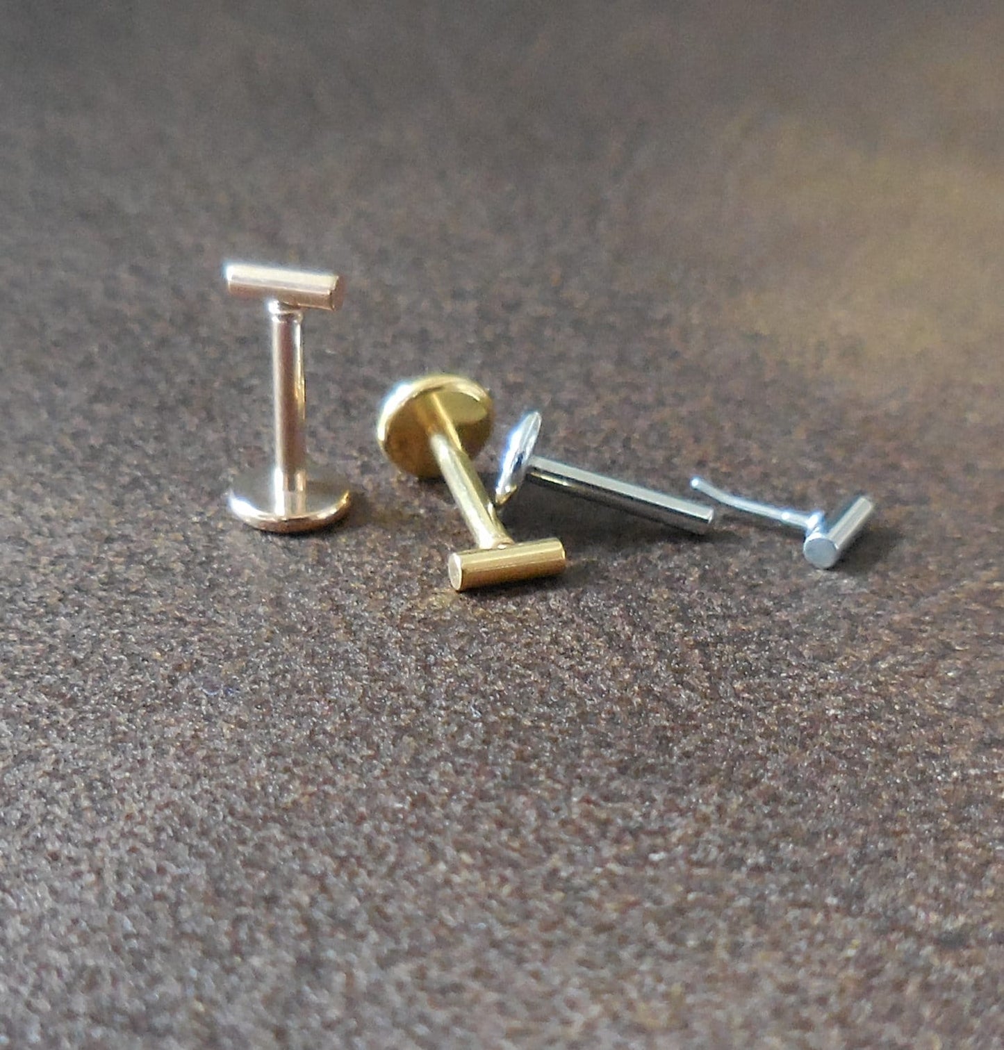 Small Straight Bar Labret Stud 16G, 18G, 20G Flatback Threadless Tragus Helix Push Pin Earrings Cartilage Flat Back Gold Tone Nose Stud