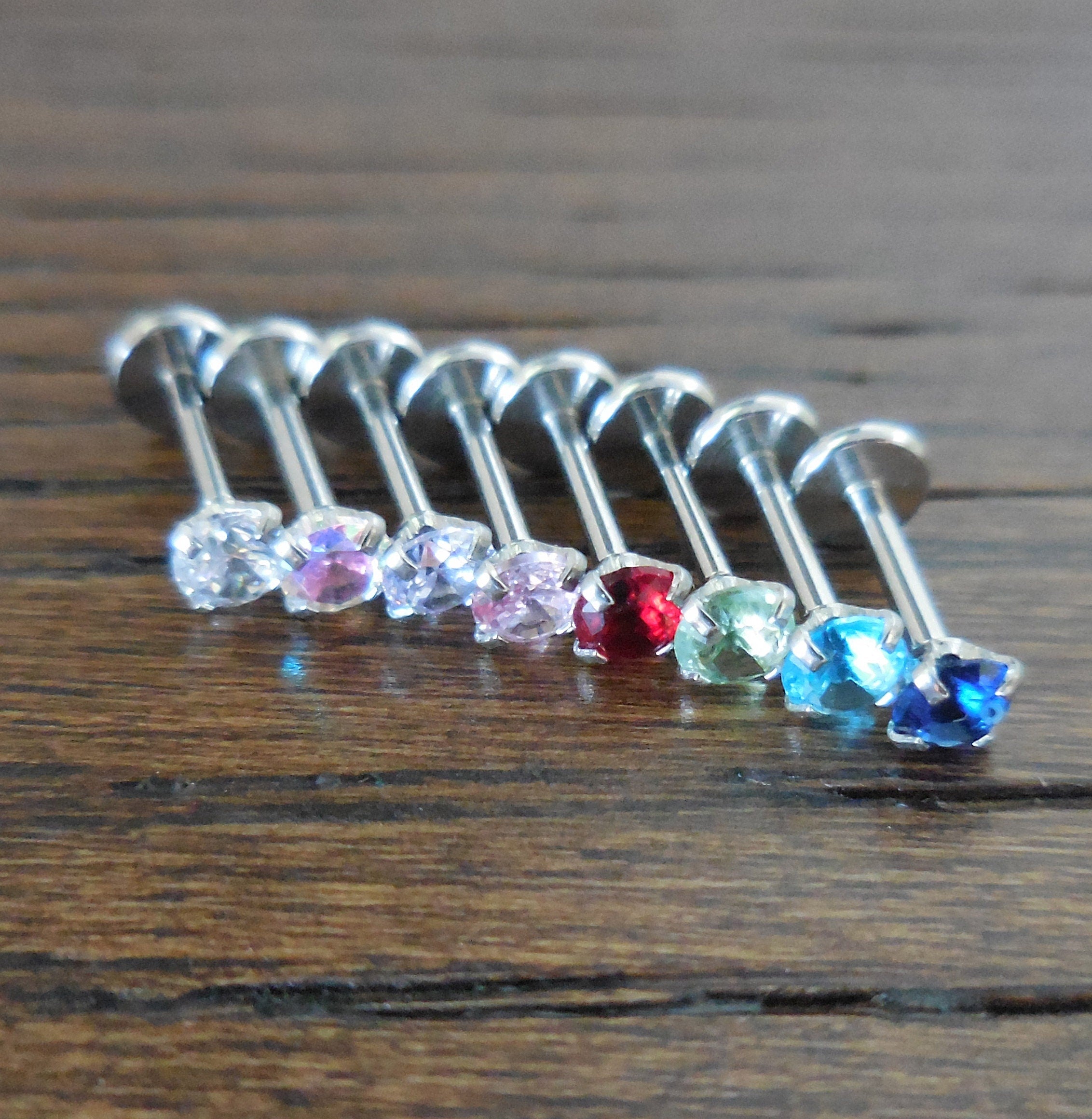 20g labret store nose stud